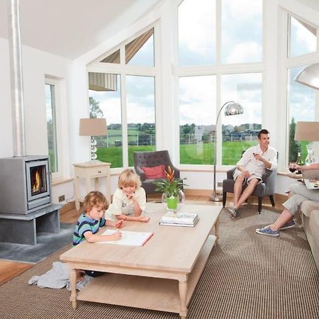 شارد Swandown Lodges المظهر الخارجي الصورة
