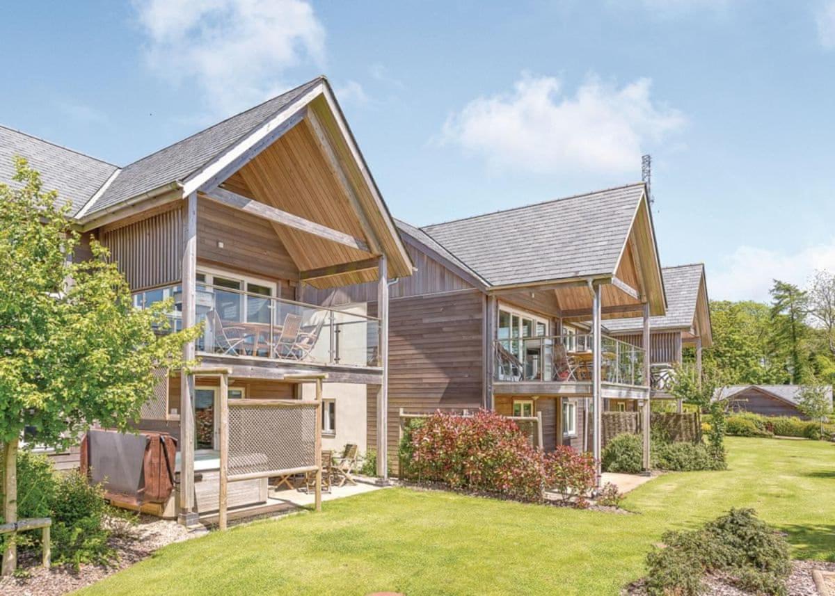شارد Swandown Lodges المظهر الخارجي الصورة