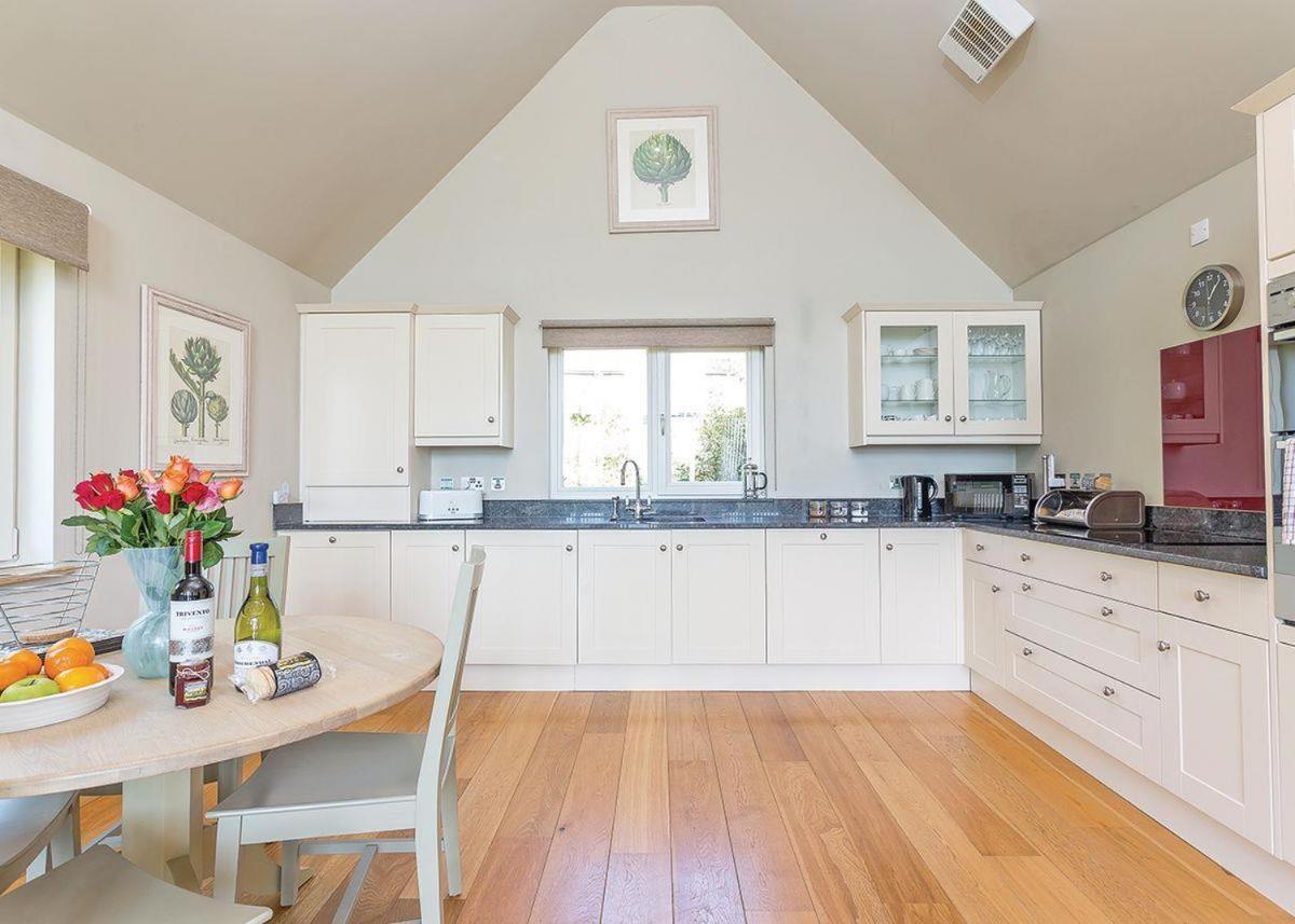 شارد Swandown Lodges المظهر الخارجي الصورة