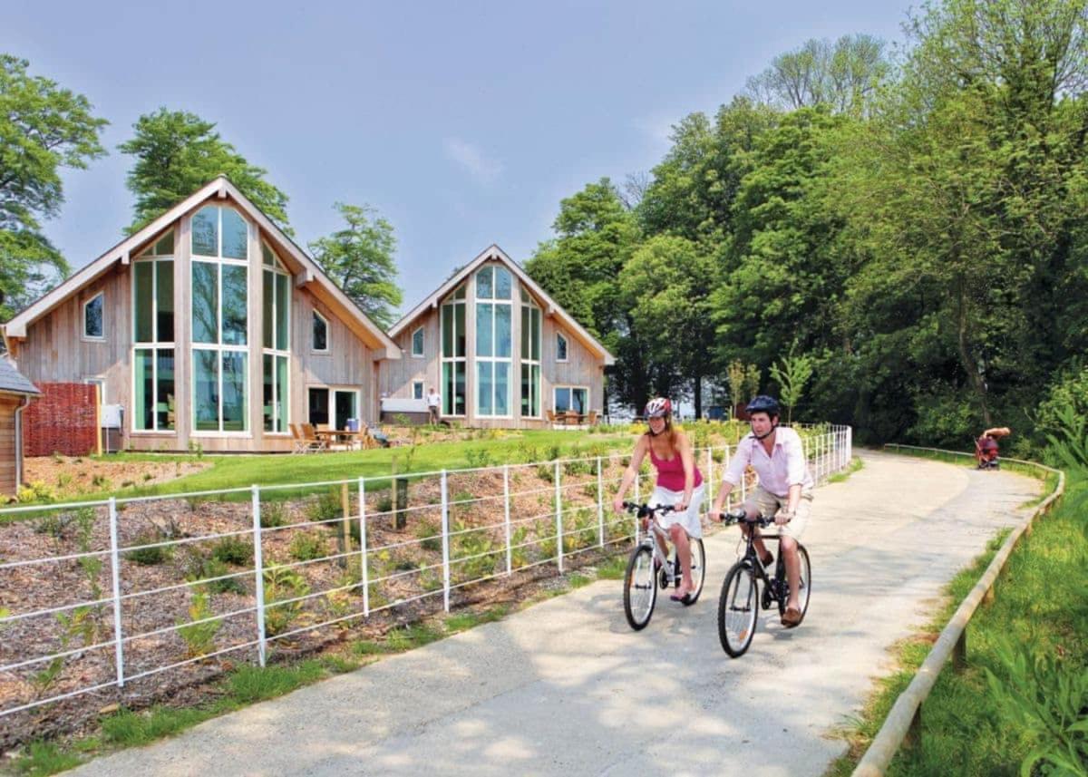 شارد Swandown Lodges المظهر الخارجي الصورة