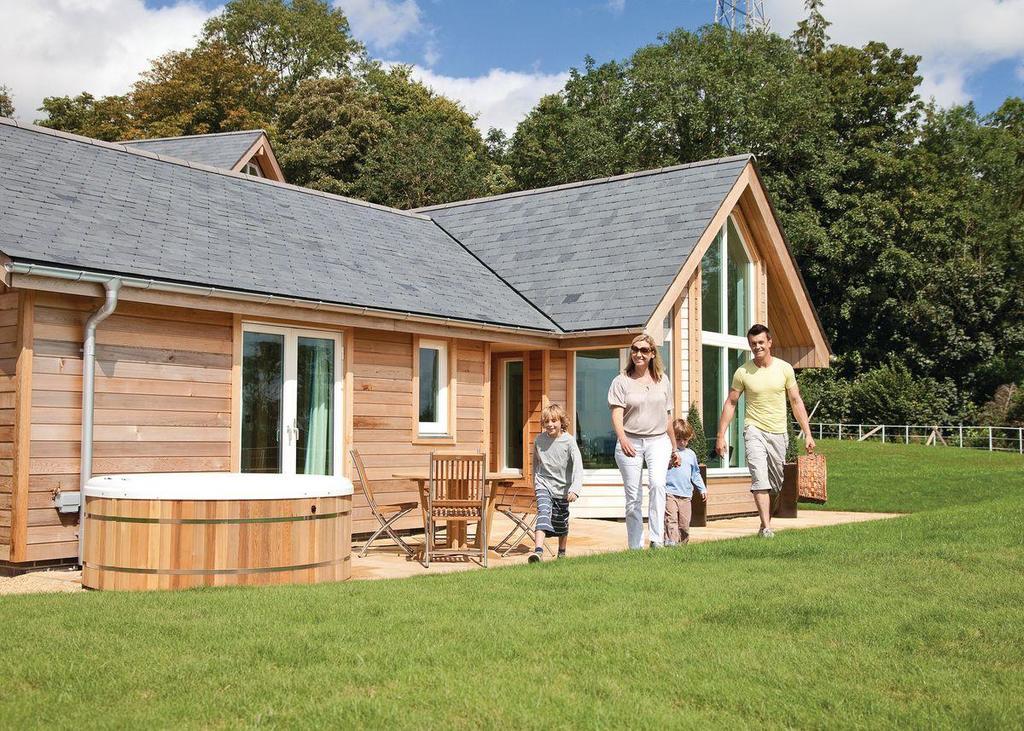 شارد Swandown Lodges المظهر الخارجي الصورة