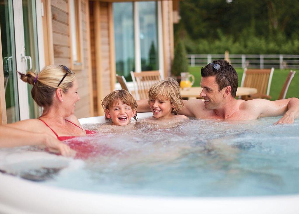 شارد Swandown Lodges المظهر الخارجي الصورة